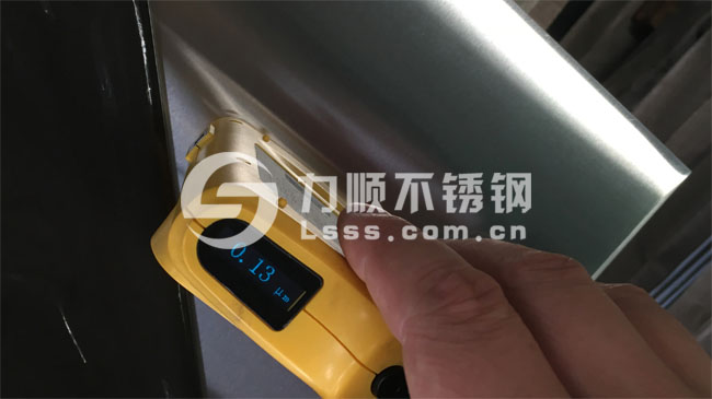 新利(中国)官方拉丝板表面粗糙度测量